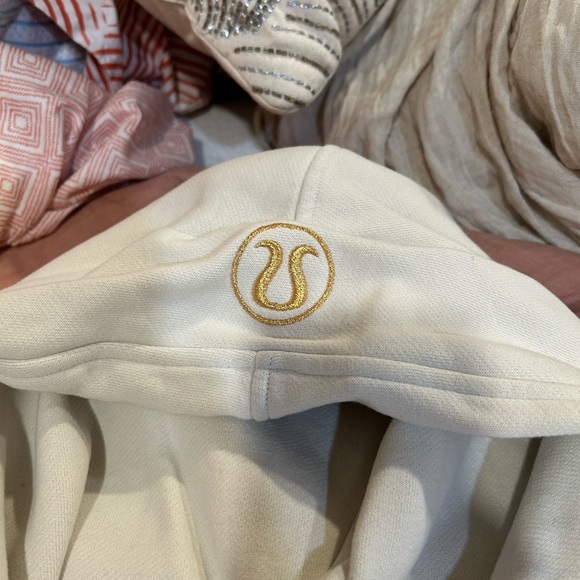 Lululemon half zip Hoodie cream color - Picture 3 of 4